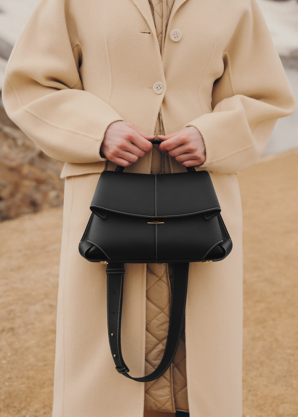Leocadia | Bolso Texturado Negro Mate