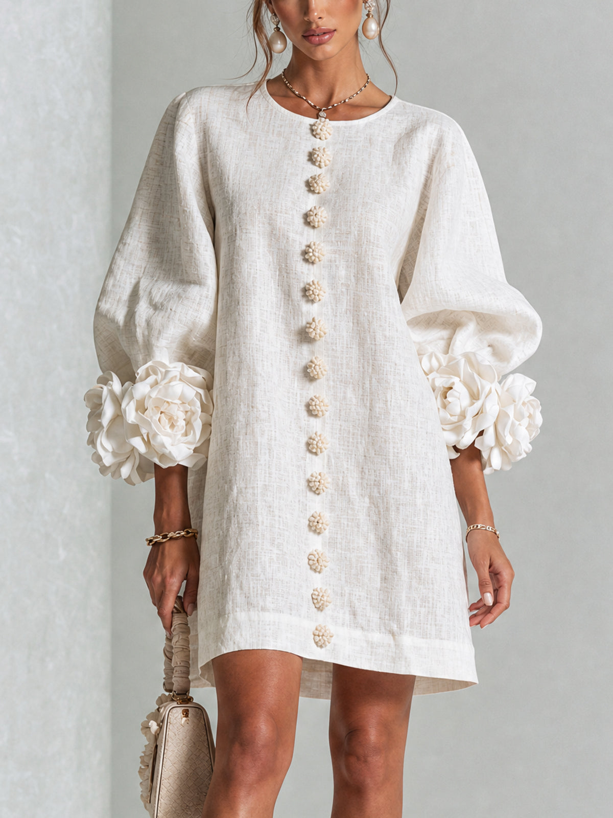 Anita | Mini Vestido Blanco con Rosas en los Puños