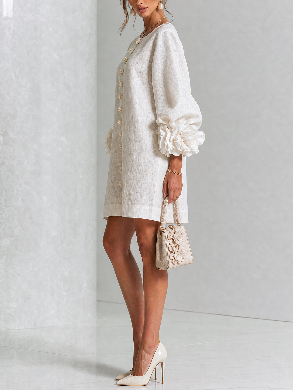 Anita | Mini Vestido Blanco con Rosas en los Puños