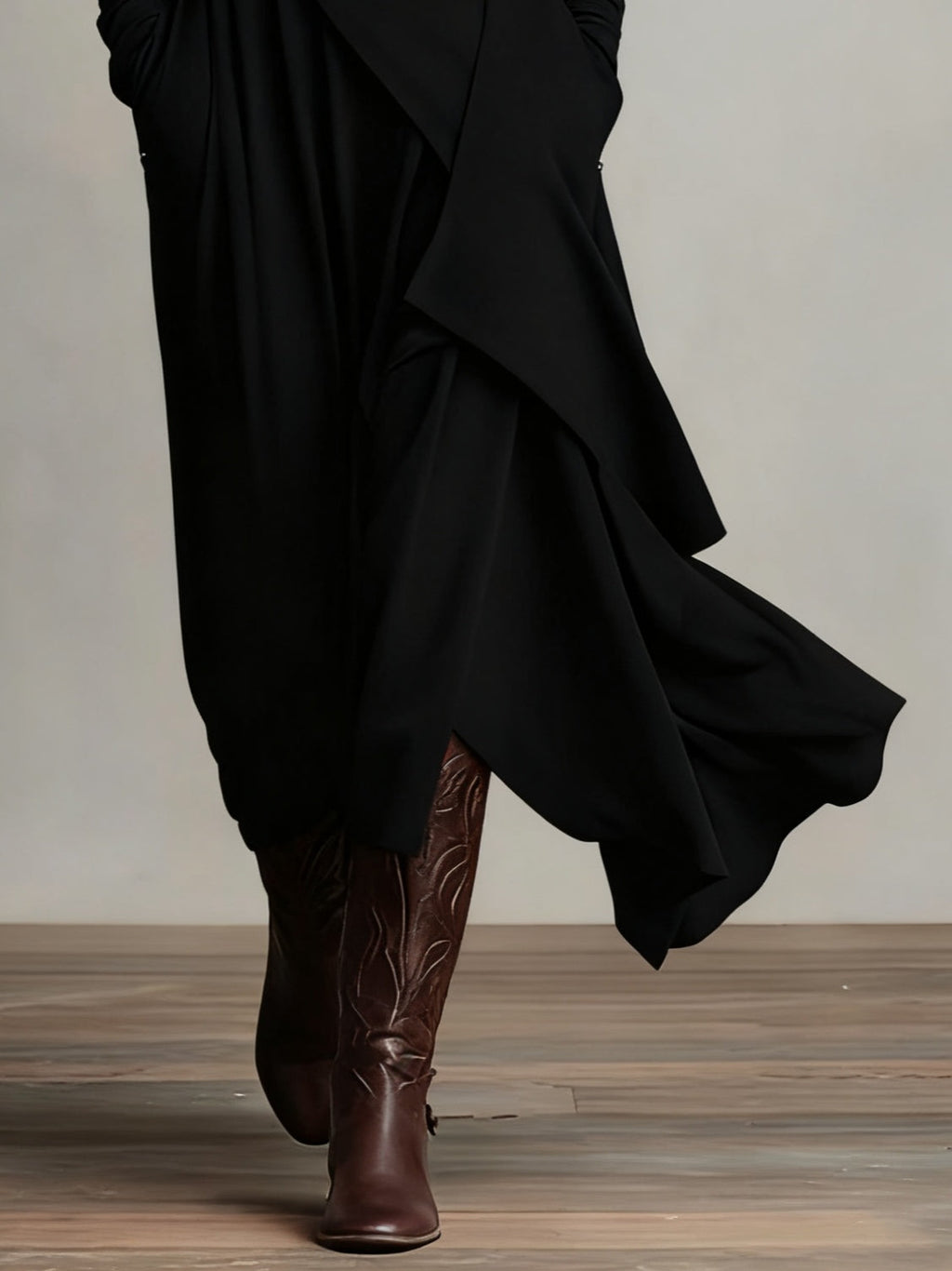 Aurelia | Vestido Largo Plisado Asimétrico Cuello Alto