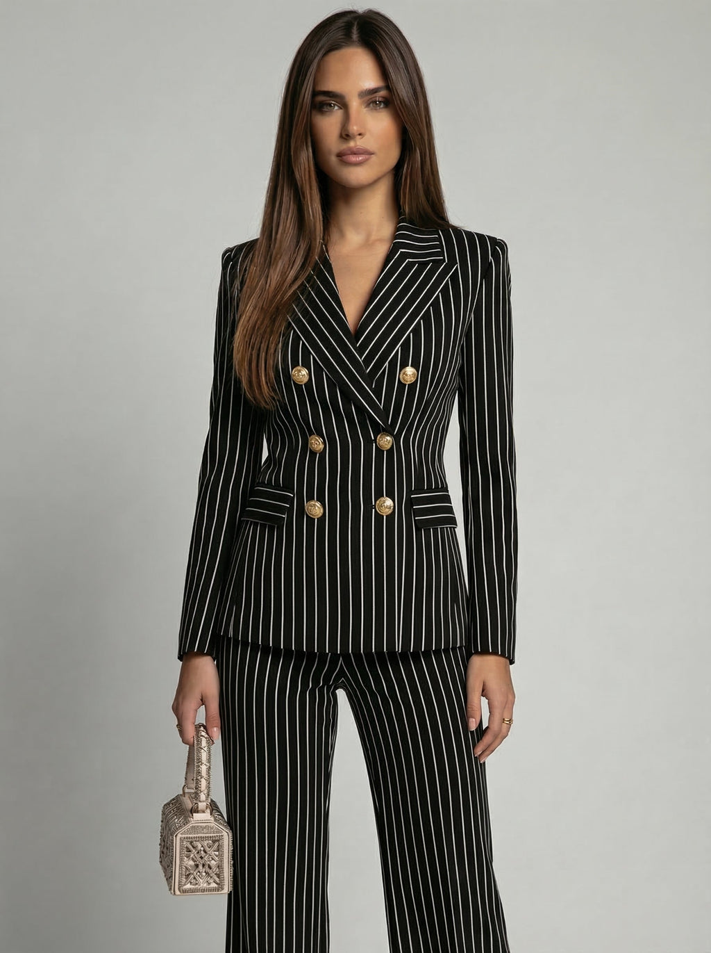 Victoria Diplomática | Traje Elegante