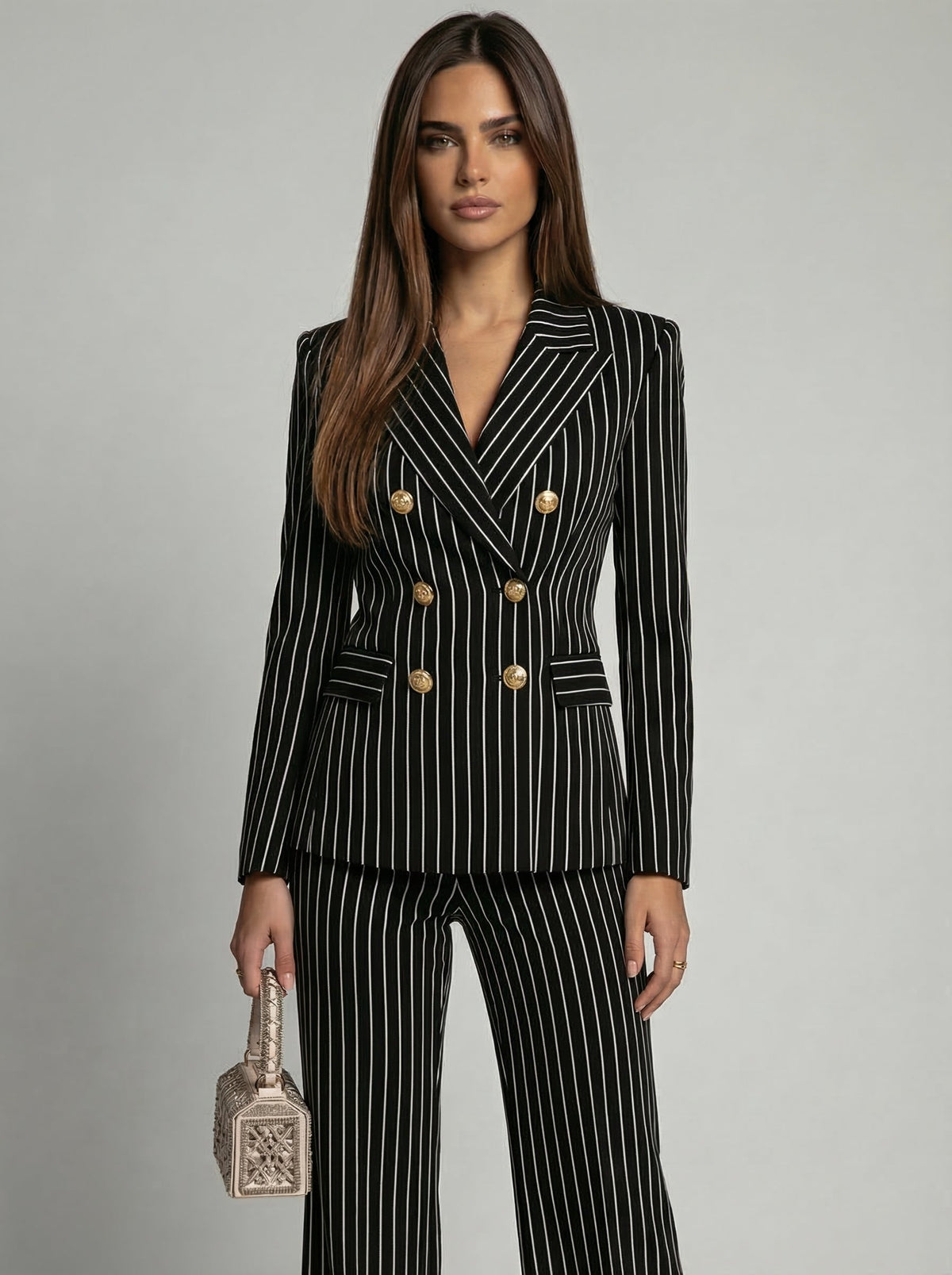 Victoria Diplomática | Traje Elegante