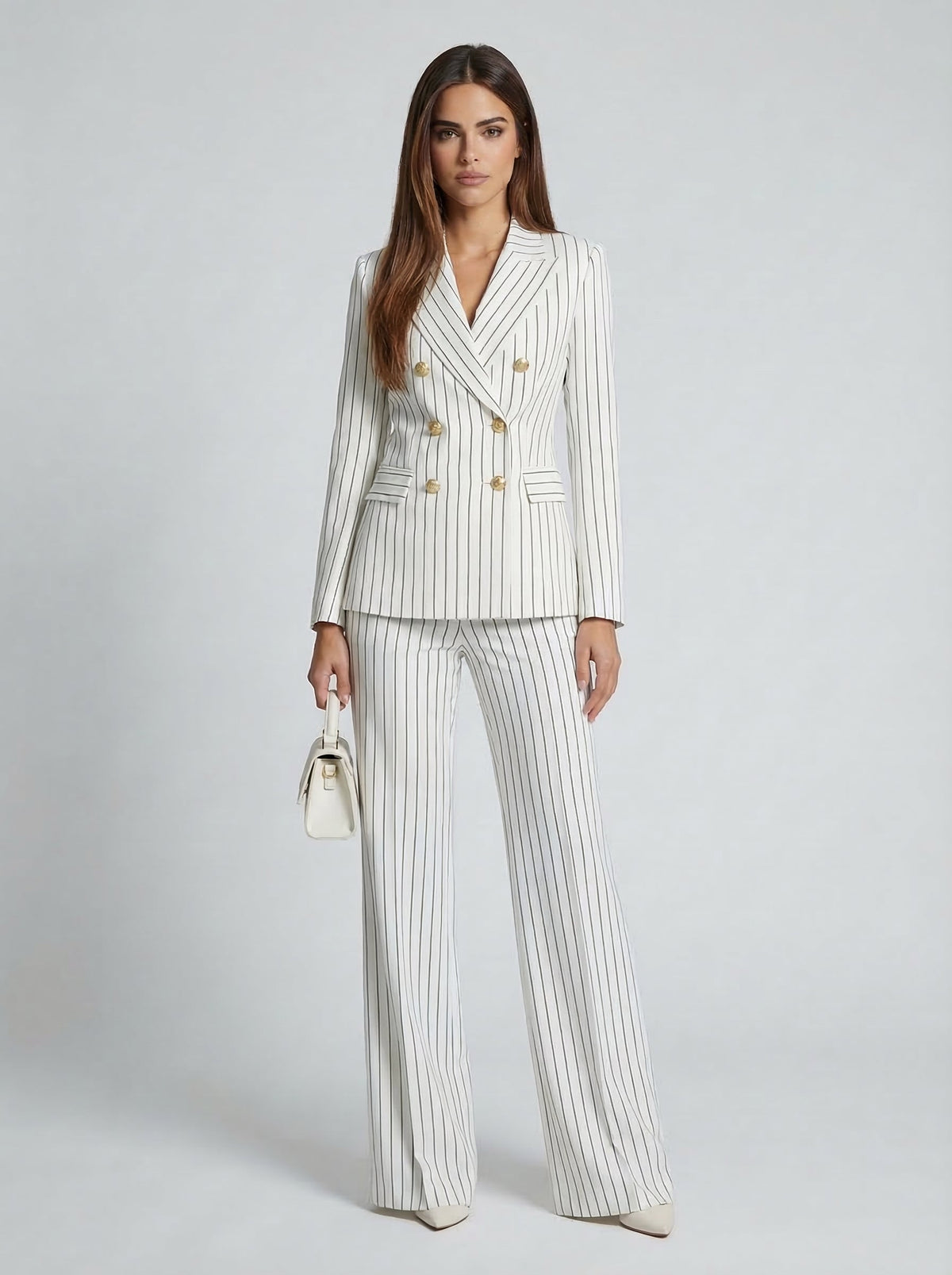Victoria Diplomática | Traje Elegante