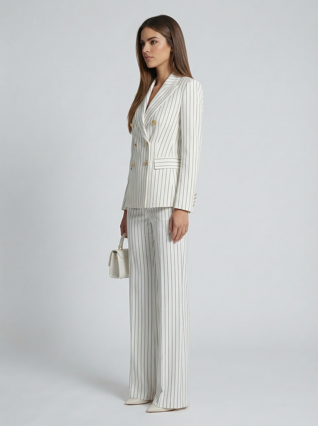 Victoria Diplomática | Traje Elegante