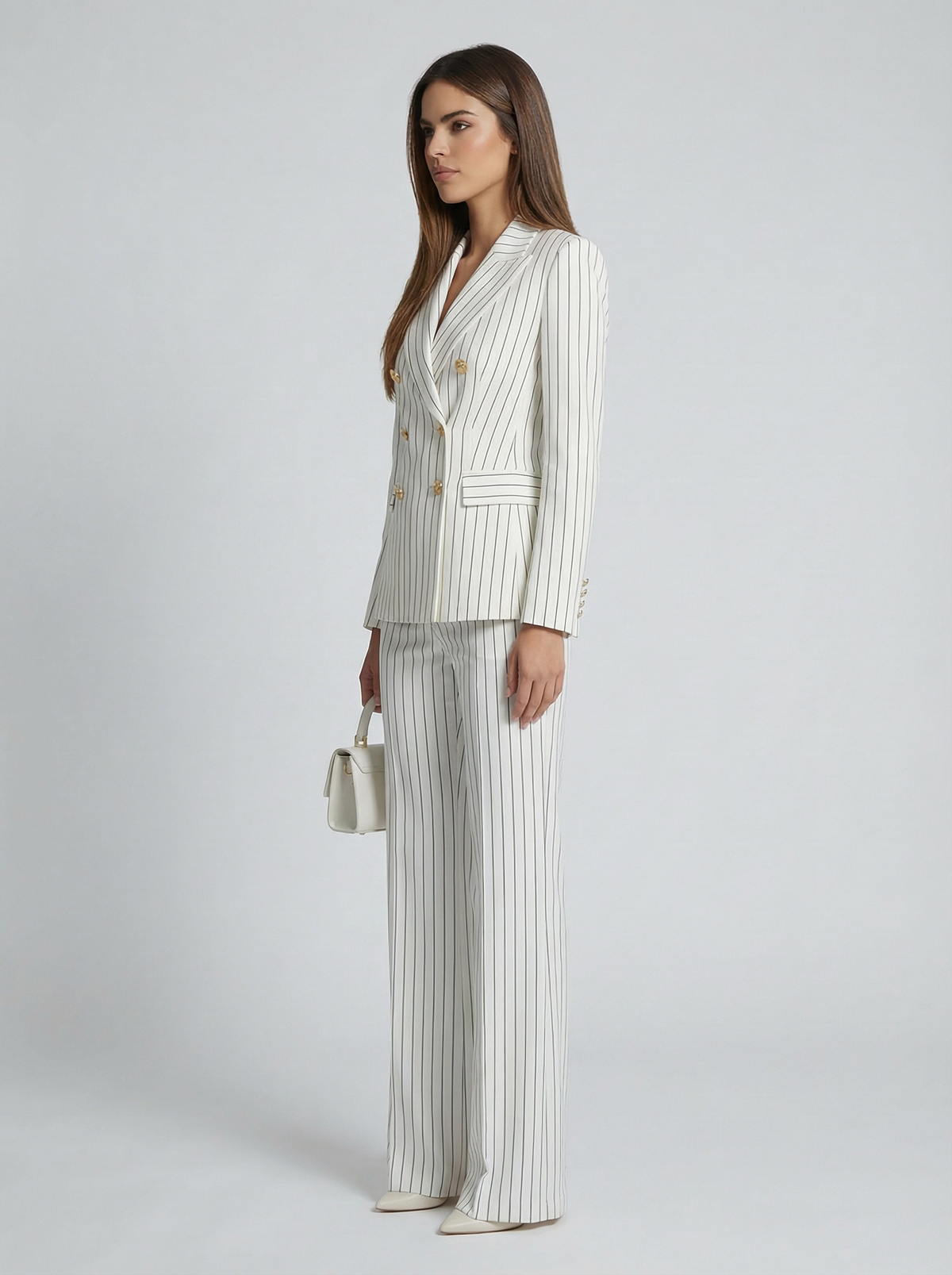 Victoria Diplomática | Traje Elegante