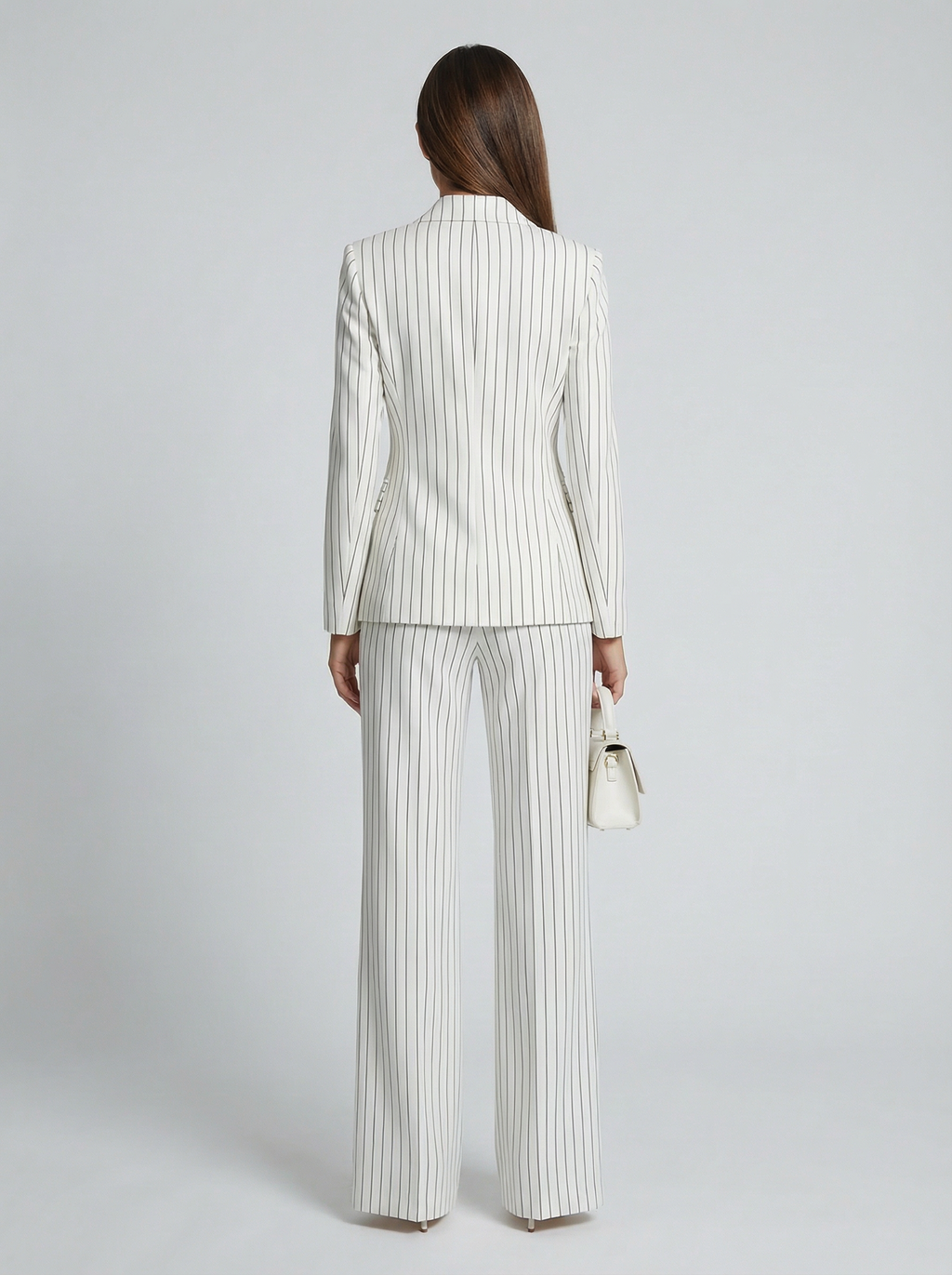 Victoria Diplomática | Traje Elegante