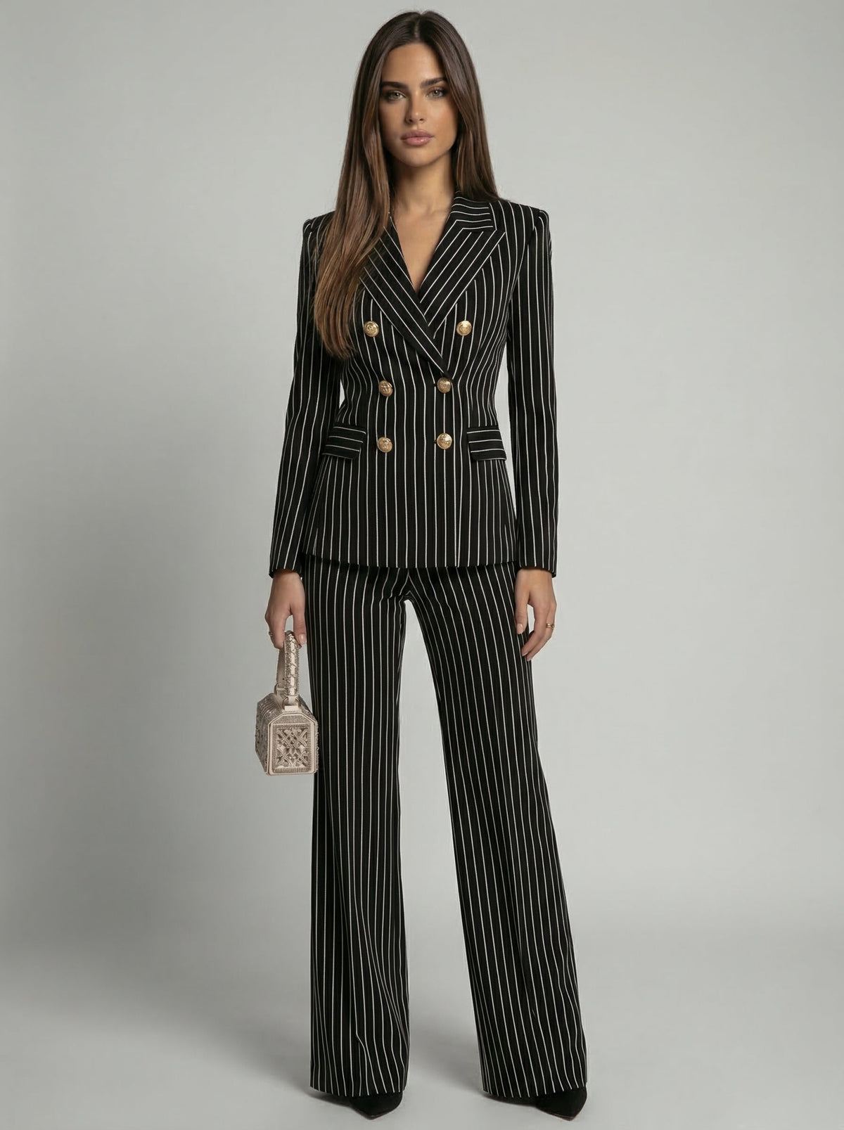 Victoria Diplomática | Traje Elegante
