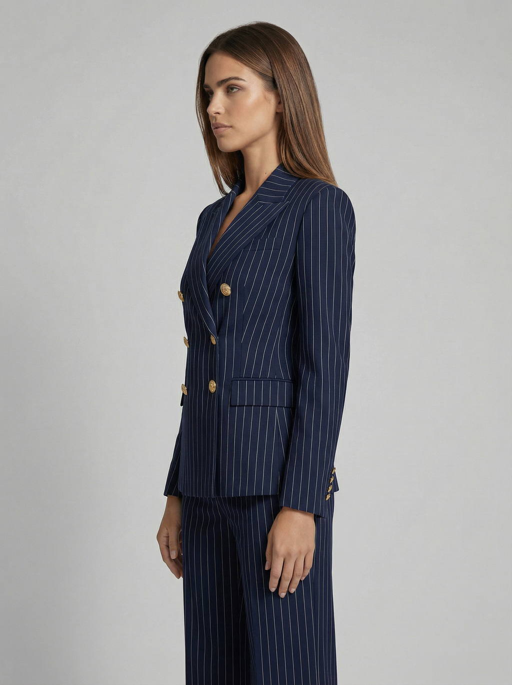 Victoria Diplomática | Traje Elegante