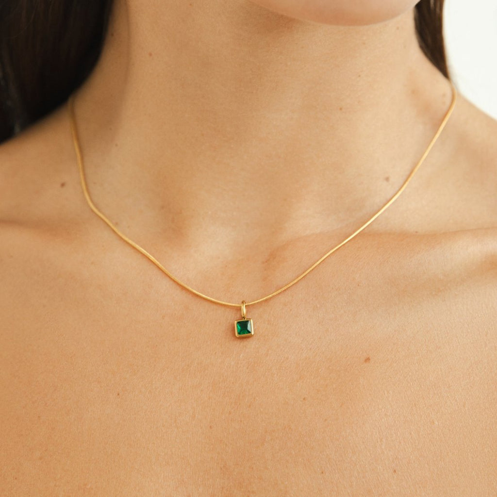 Collar con Piedra de Nacimiento Cuadrada